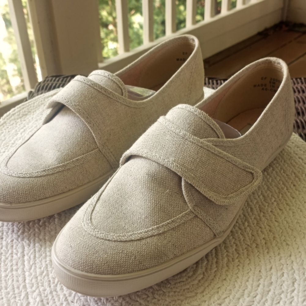 NWOT Grasshoppers Comfort Casual Shoes